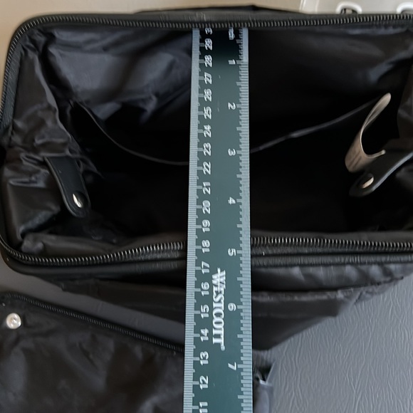 Nylon Toiletries Bag EUC - Picture 9 of 10